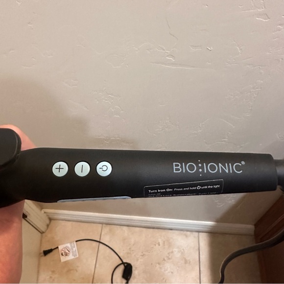 BIOIONIC CURLING IRON - Picture 2 of 3